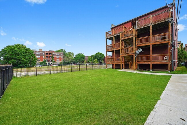 Building Photo - 6220 S Kenwood Ave