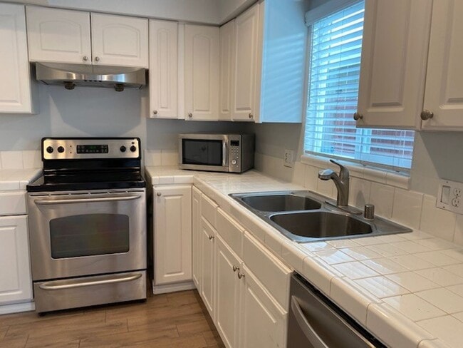 Building Photo - **Coming Soon ** Spacious 4-Bedroom Townho...
