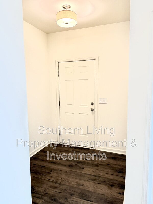 Building Photo - 4014 Beacon Ave
