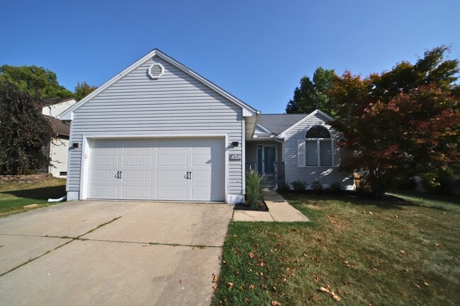 Primary Photo - 454 Woodland Dr W