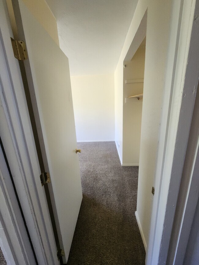 Building Photo - 1417 NW Carden Ave