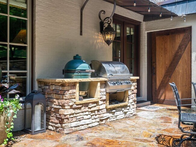 Building Photo - 3807 Harding Pl