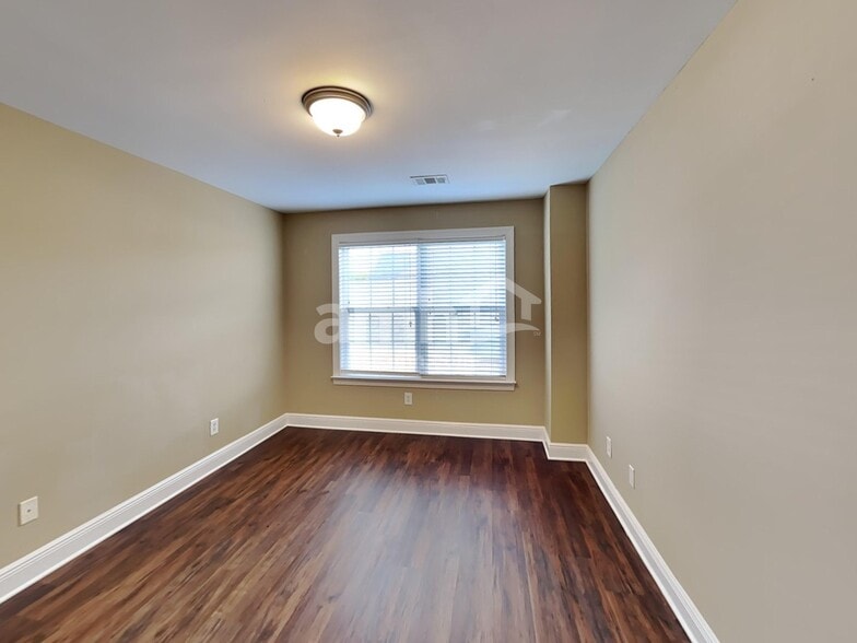 Building Photo - 3012 Clyde Cir