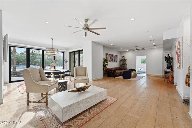 Building Photo - 3112 E Palo Verde Dr