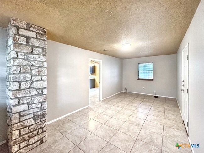 Primary Photo - 501 Ridge Dr
