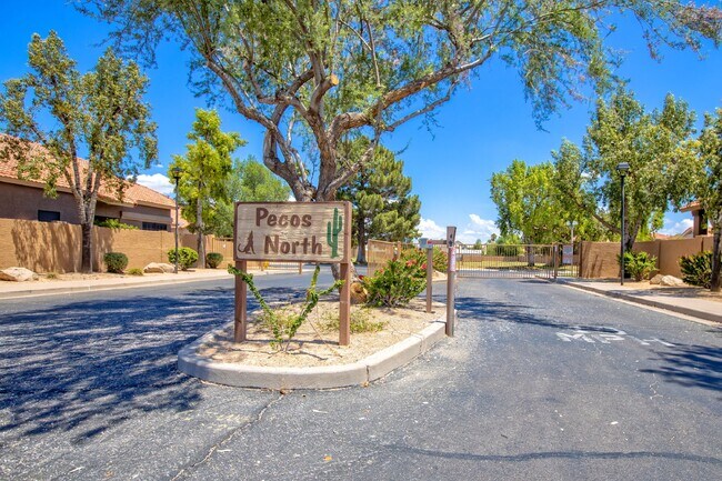 Building Photo - Beautiful home in gated community in Ahwatukee now available!