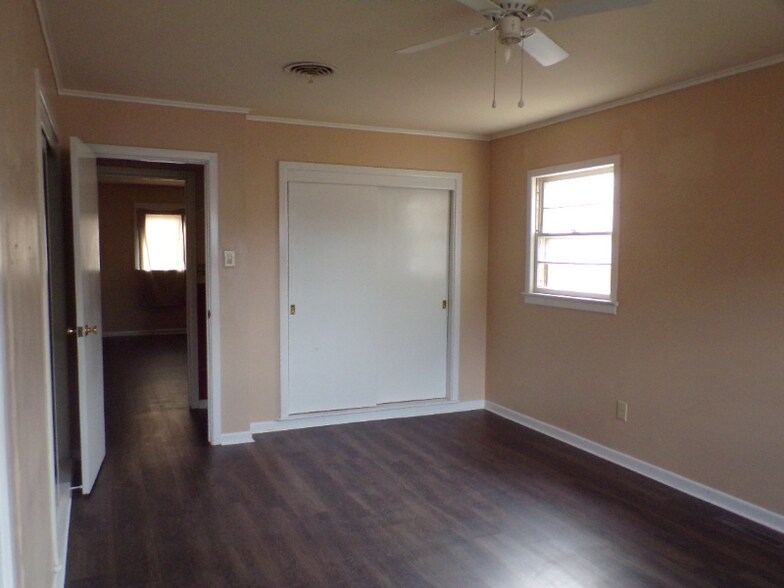 Building Photo - 128 E Yucca Ave