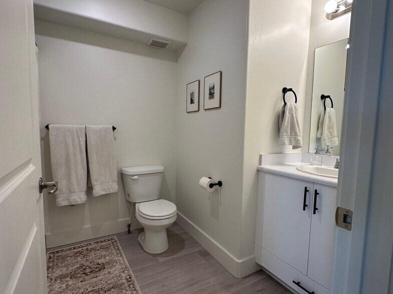 Bathroom - 1055 W 1033 N