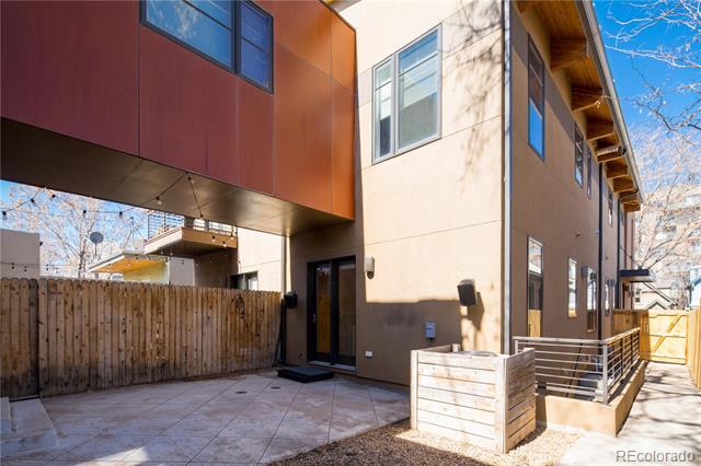 Building Photo - 2536 Glenarm Pl