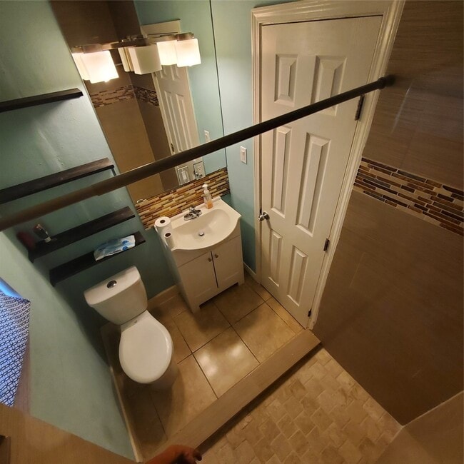 Building Photo - 606 Vincent St