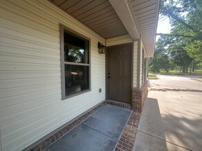 Building Photo - 909 N El Paso Ave