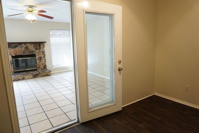 Building Photo - VIEW NOW - COMING SOON - Charming 3-Bedroom Duplex in East Dallas with Garage & Fenced Yard