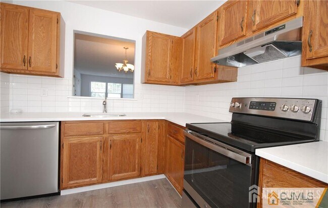 Building Photo - 631 Madison Dr