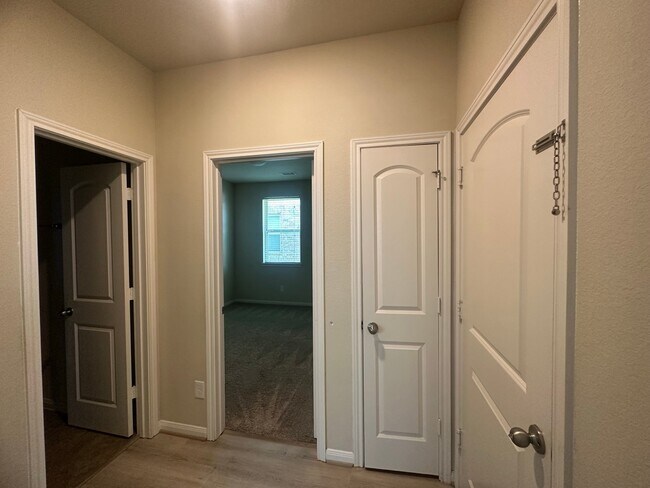 Building Photo - 482 Terra Vis Cir