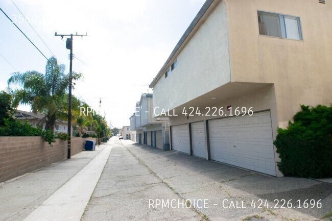 Building Photo - 3560 Del Amo Blvd