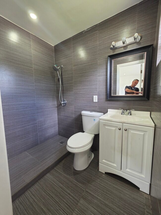 Building Photo - 681 SW 29th Ter