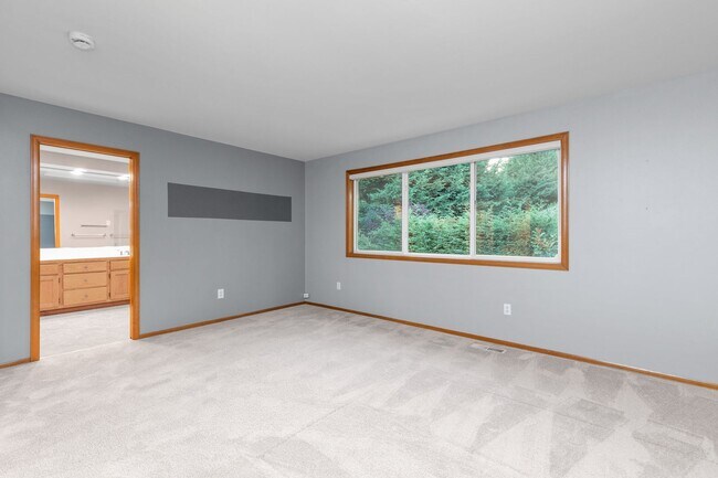 Building Photo - Spacious 4 bed/2.5 bath in Kirkland