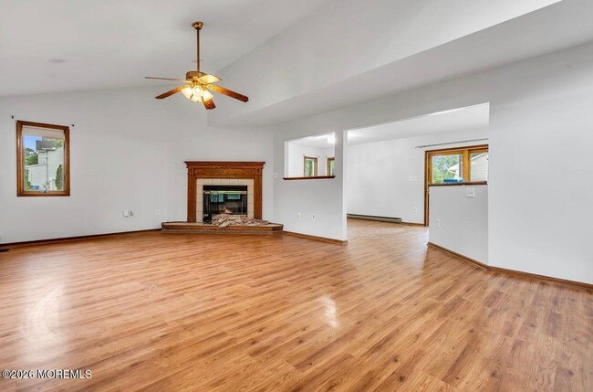 Building Photo - 1112 Larchmont St