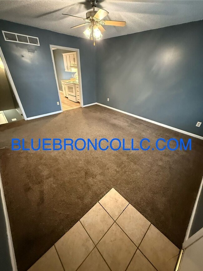 Building Photo - 1507 NE White Dr