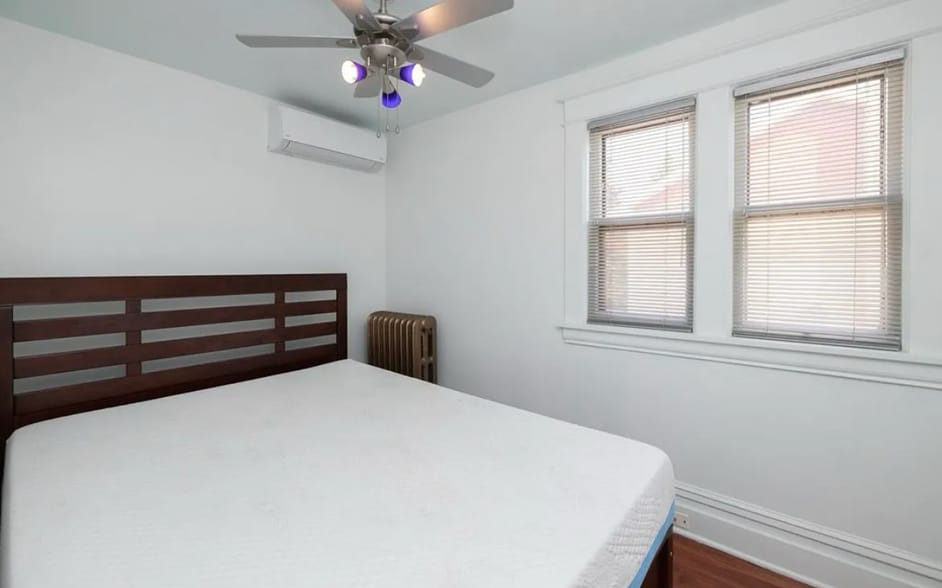 Building Photo - 229 Saint Albans St N