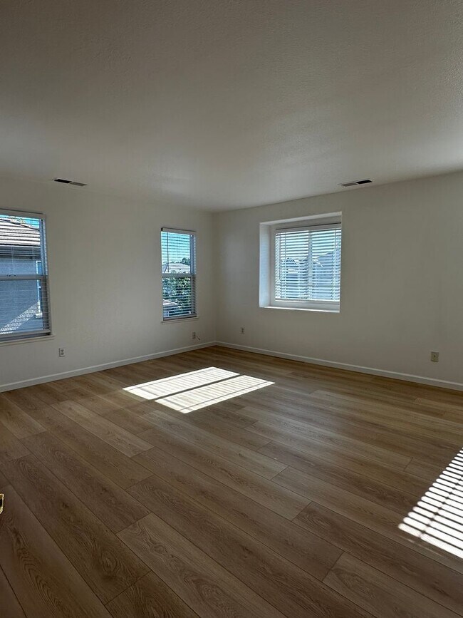 Building Photo - Looking for a Great Place to live?