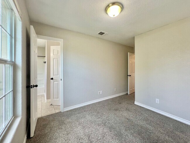Building Photo - 5107-5109 Flipper Dr