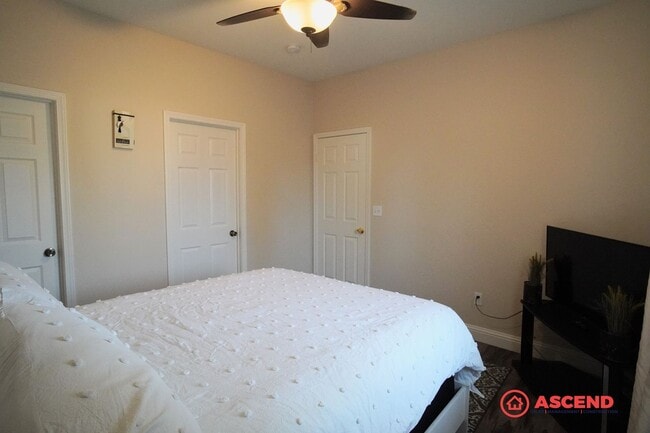 Building Photo - Fully Furnished Home In East Bakersfield!