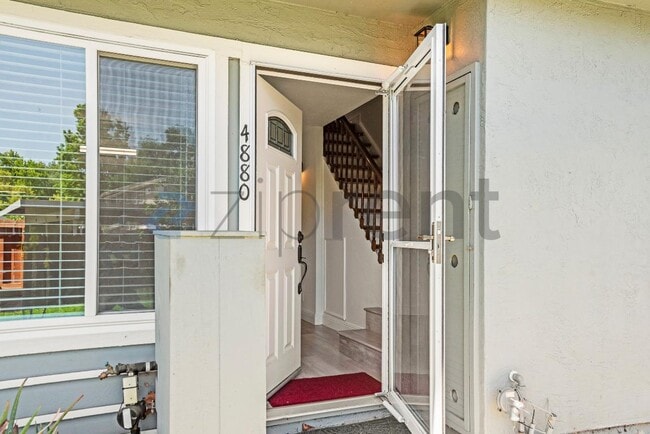 Building Photo - Unit