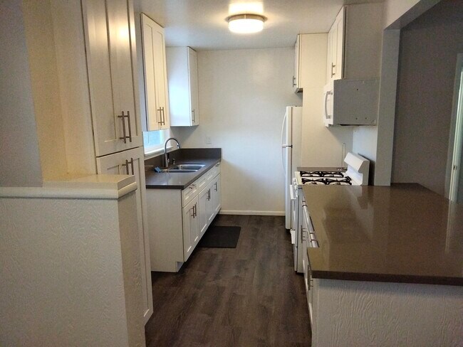 Looking at kitchen from dining - 1420 N Hollywood Way