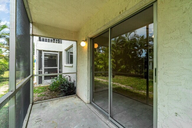 Building Photo - Move-In Ready 55+ Condo | 2BR/2BA | Granite Kitchen | Cape Coral