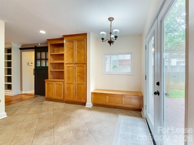 Building Photo - 2329 Kingsbury Dr