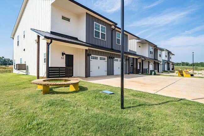 Building Photo - Sign a Lease By the End of July and Receive One Month of FREE Rent! Luxury 3 Bedroom 2.5 Bath Tow...
