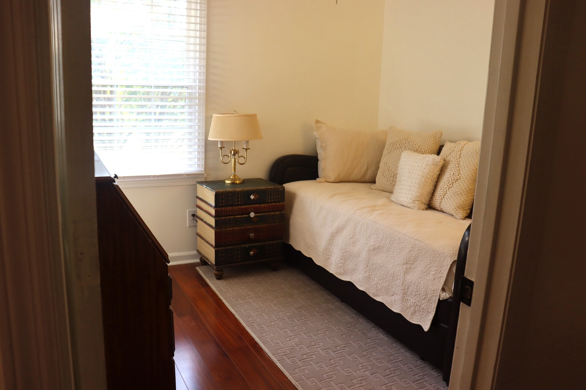 Bedroom 3/ Study - 390 Dr Martin Luther King Pky