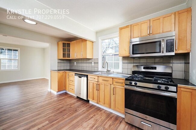 Building Photo - Spacious Condo with Easy Freeway Access