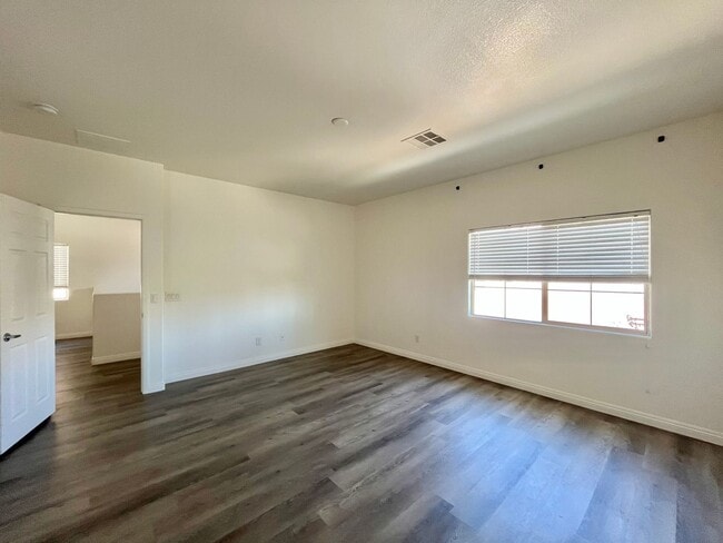 Building Photo - 9493 Alma Ridge Ave