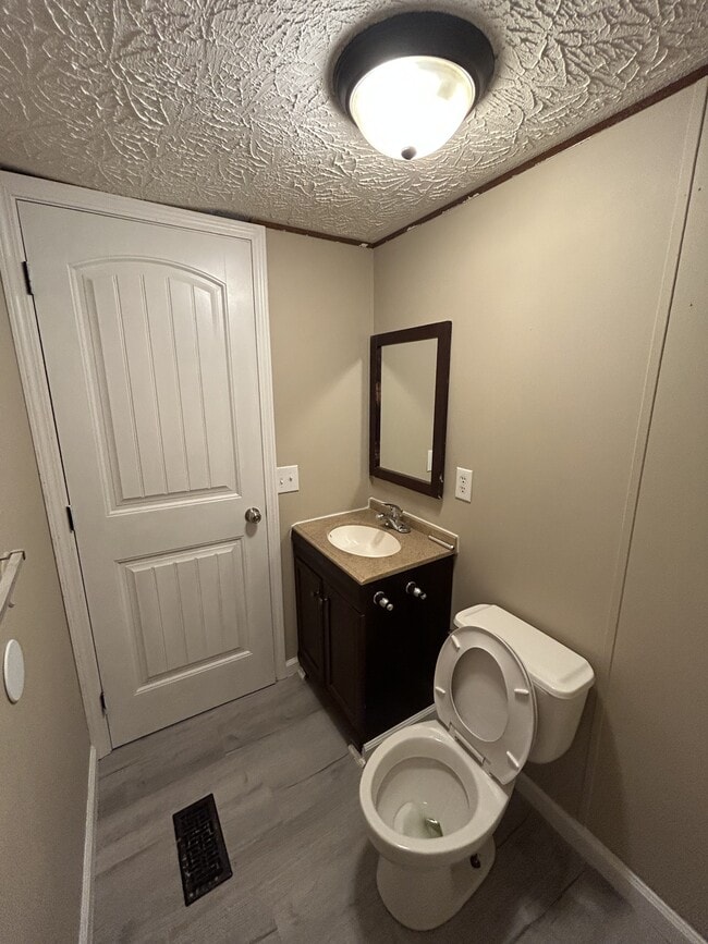 Building Photo - 405 Debby St