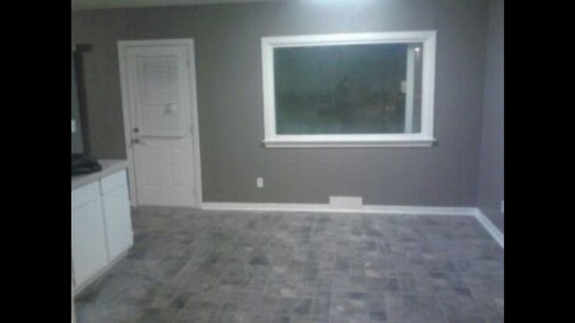 Building Photo - Pre Leasing for fall 2026!