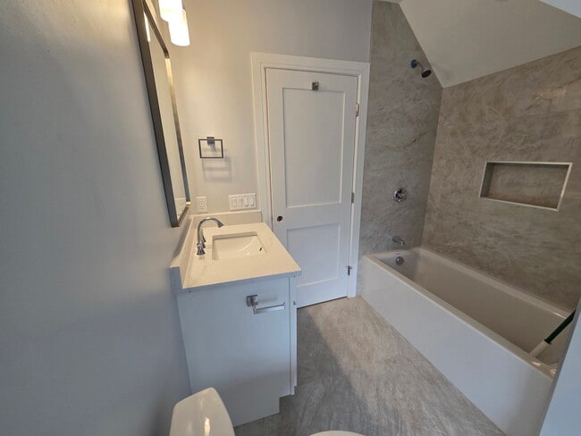 Building Photo - 28 Brooks St