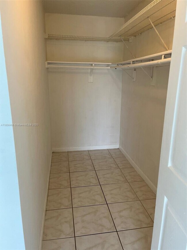 Building Photo - 8420 SW 154th Cir Ct