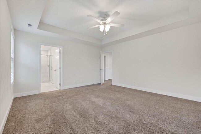 Building Photo - 4 Bedroom Pet Friendly Home For Rent with Club House, Comm. Pool, & Comm Gym Access!