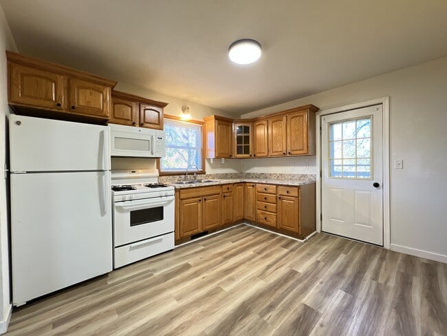 Building Photo - 579 W 16th St