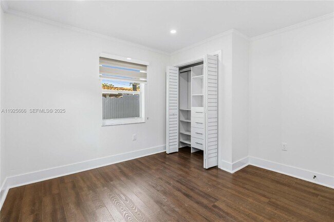 Building Photo - 3240 SW 69th Ave