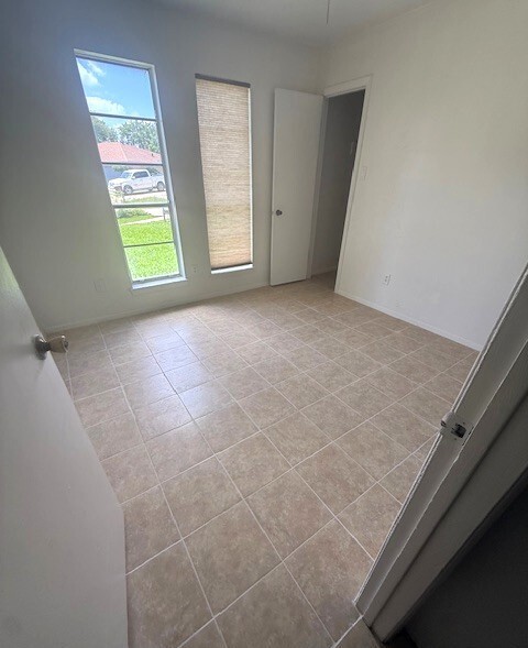 Building Photo - 10303 Paintbrush Ln