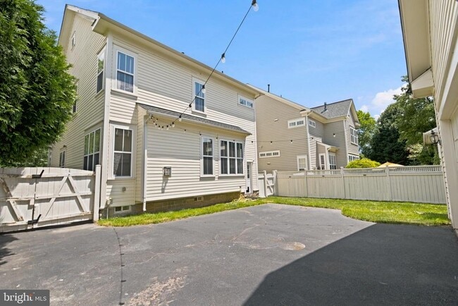 Building Photo - 22839 Vickery Park Dr