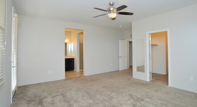 Building Photo - 381 E Calderwood Rd