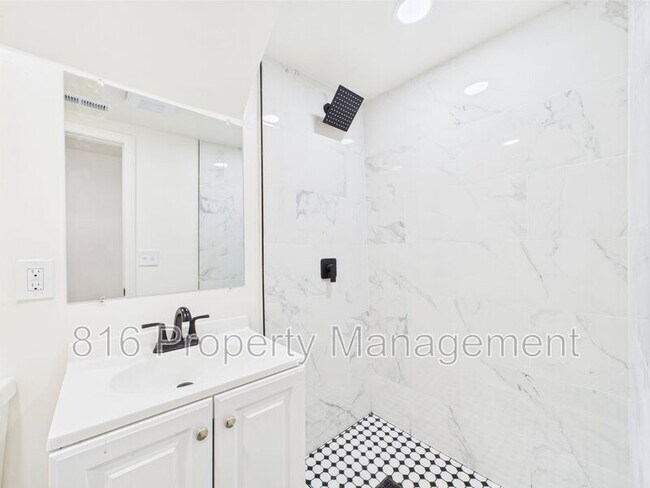 Building Photo - 1110 E 40th St