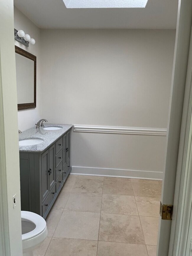 Building Photo - 25 Honey Locust Cir