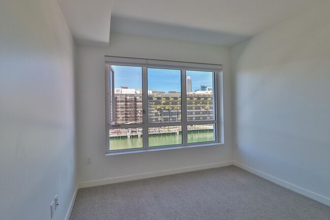 Building Photo - Modern & Spacious 2br/2ba In Mission Bay w...