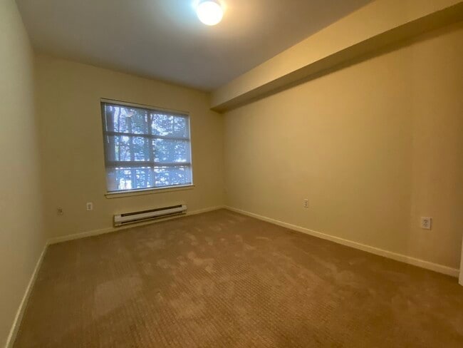 Building Photo - 118 107th Ave NE