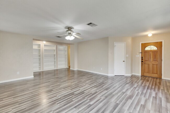 Building Photo - 1404 Baffin Cove